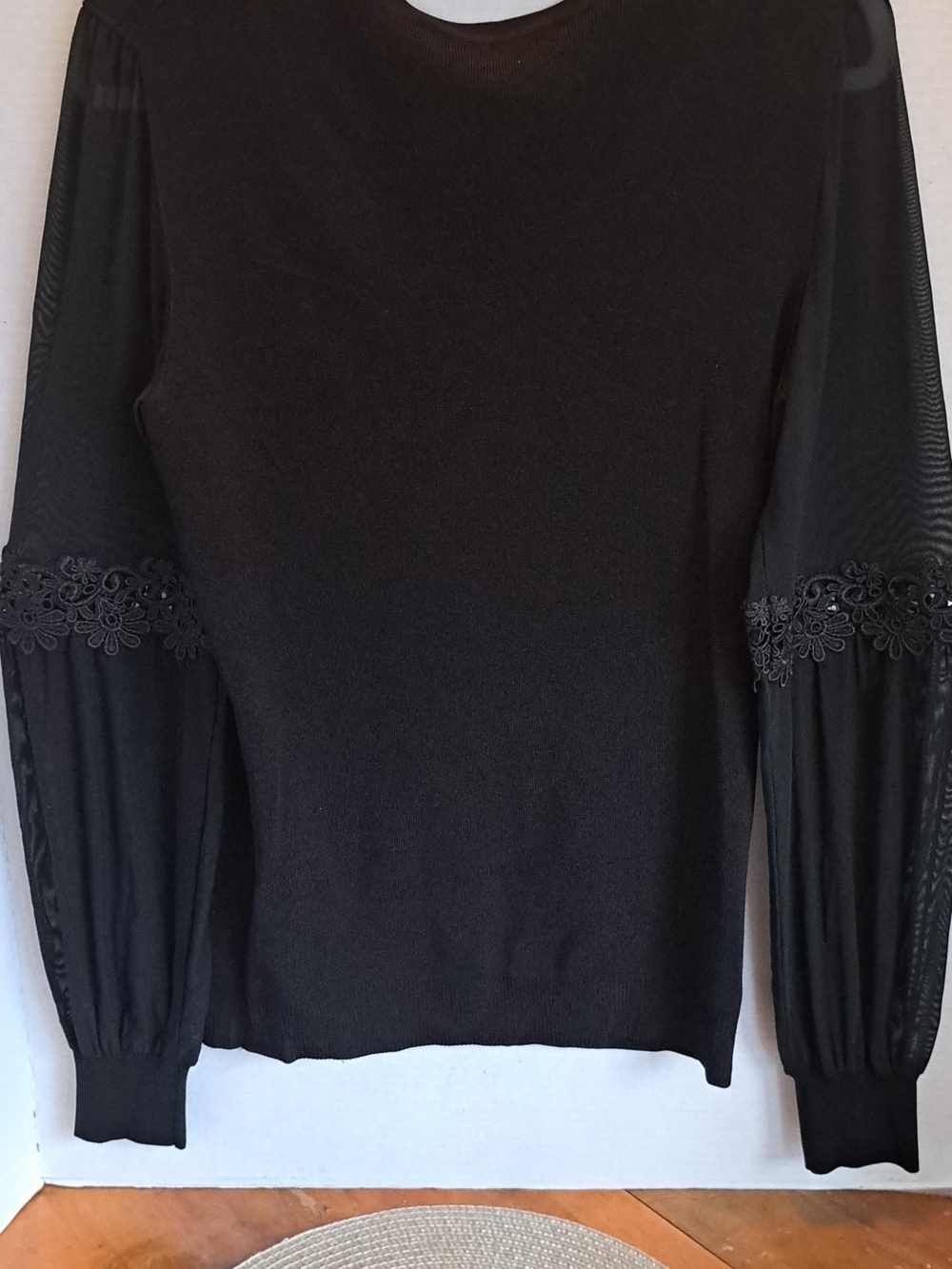 NWT White House Black Market Floral Embroidered Sheer Long Sleeves Keyhole Top M - Picture 7 of 9